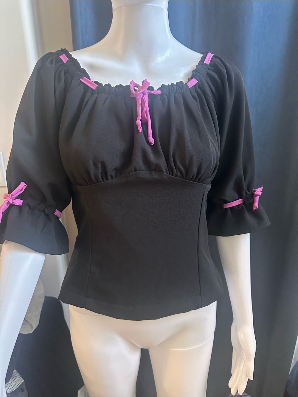 Laura Byrnes CA Black Peasant Milkmaid Puff Sleeve Blouse Hot Pink Trim Size L